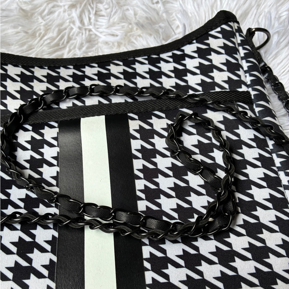 HAUTE SHORE JERI Houndstooth Print Crossbody 🖤 - Picture 9 of 13